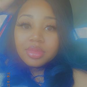 Meet your Posher, Moniquia